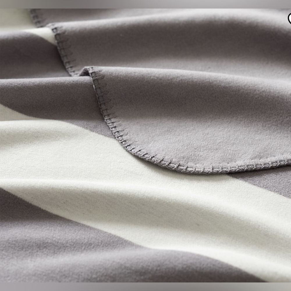 NWT Pottery Barn Monogrammable Reversible Stripe Throw 55 x 80 inches‎